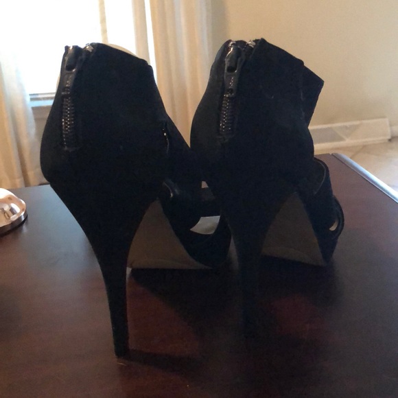 Heels - Picture 2 of 5